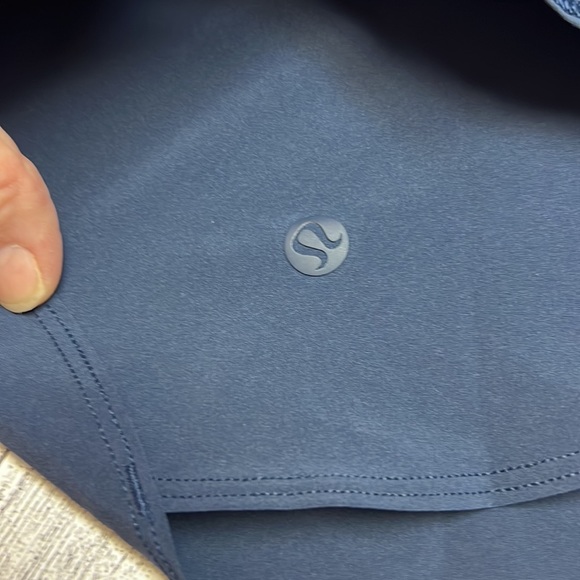 Lululemon - Picture 6 of 8